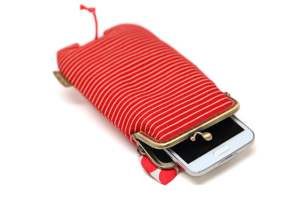 Innocent red piggy smartphone kisslock sleeve